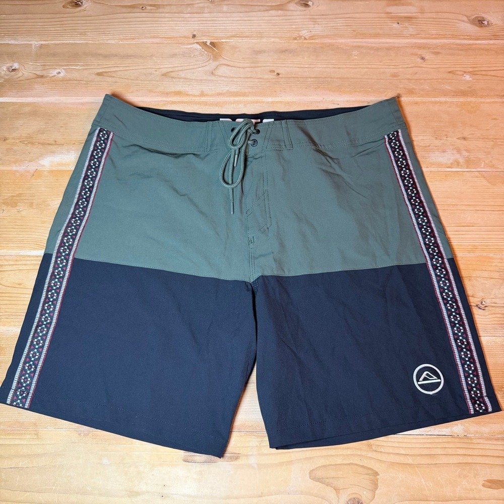 Reef Mens Board Shorts Size 36 Green Blue Colorblock Striped Swim Trunks Stretch